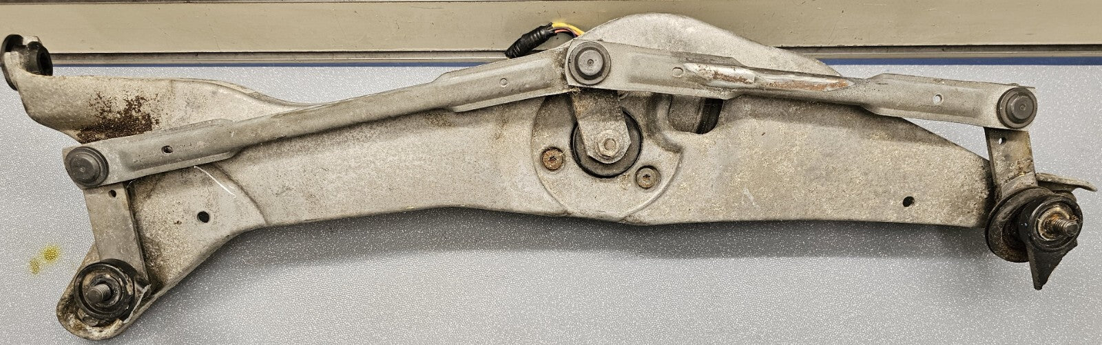 🔥2003 - 2007 CADILLAC CTS WINDSHIELD WIPER ASSEMBLY WITH MOTOR