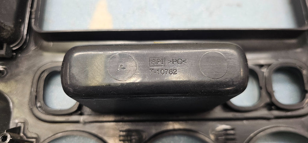 🔥01-07 FORD ESCAPE CENTER DASH RADIO A/C CLIMATE TRIM BEZEL BLACK OEM