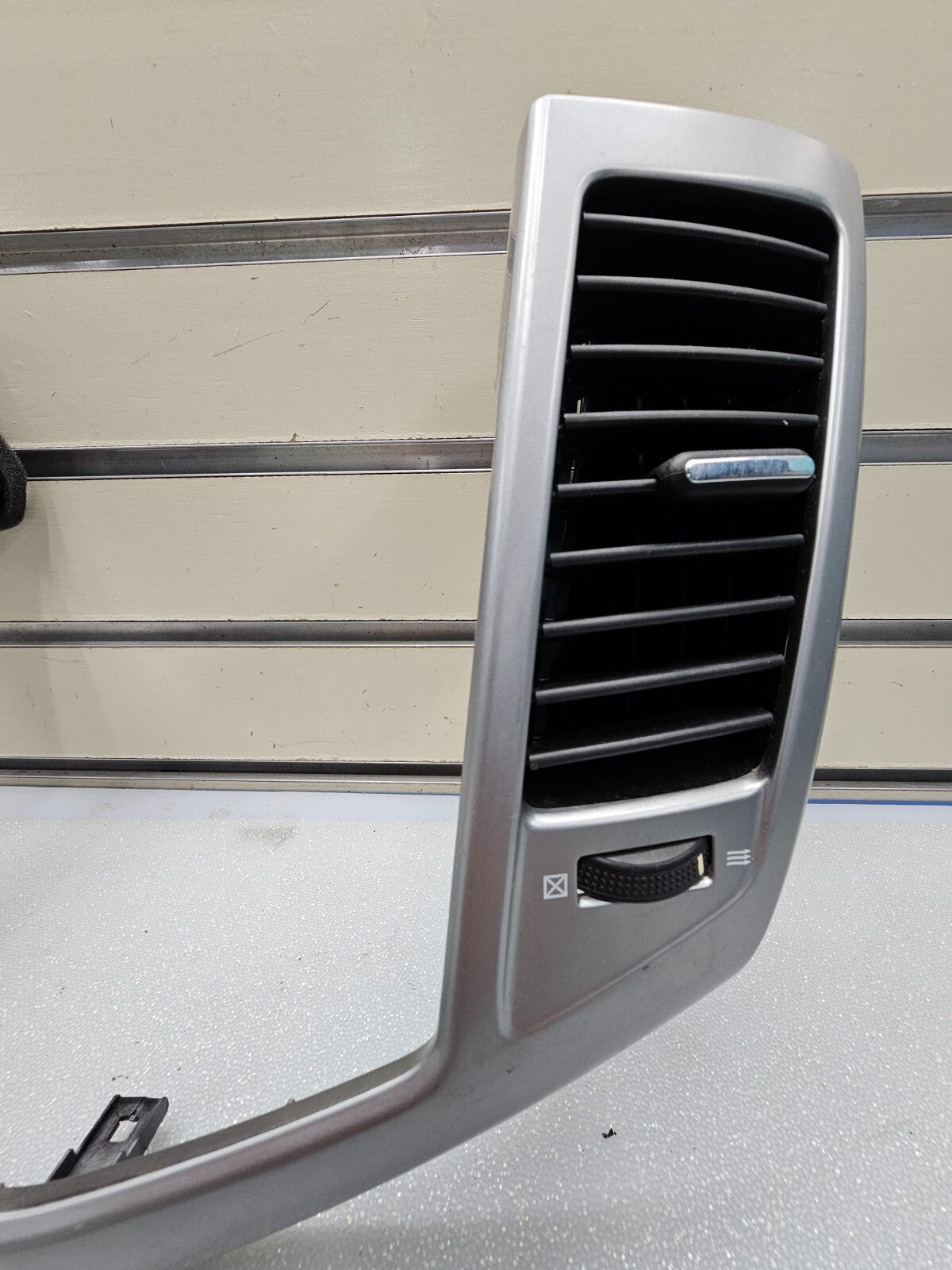 🔥2011 - 2015 Chevrolet Cruze Center Dash Air Vent Bezel trim silver