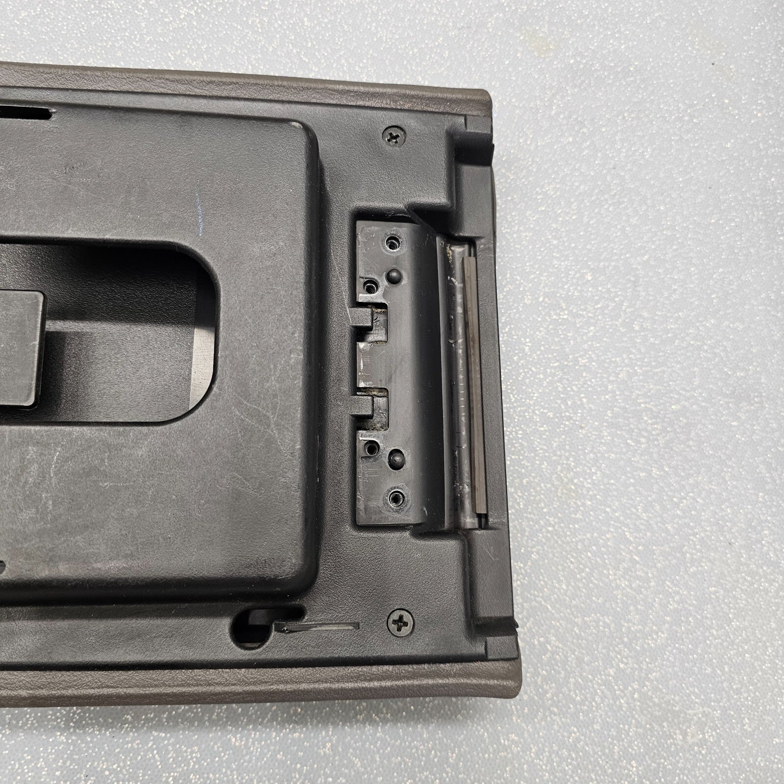 02-05 EXPLORER Mountaineer Center Console Lid Armrest Top Cover Assembly DK TAN