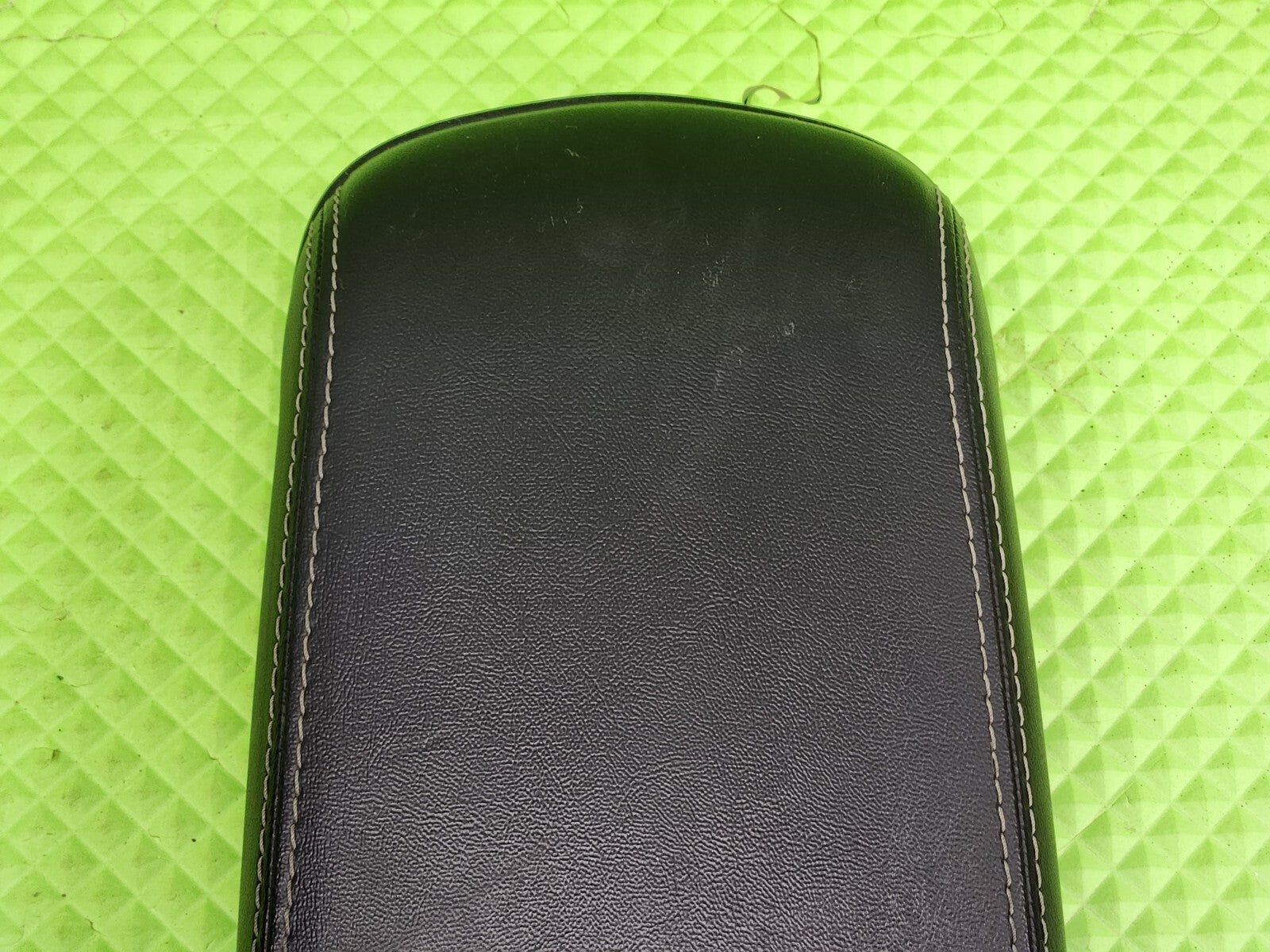 🔥2011-2014 CHRYSLER 200 DODGE AVENGER CENTER CONSOLE LID ARM REST BLACK