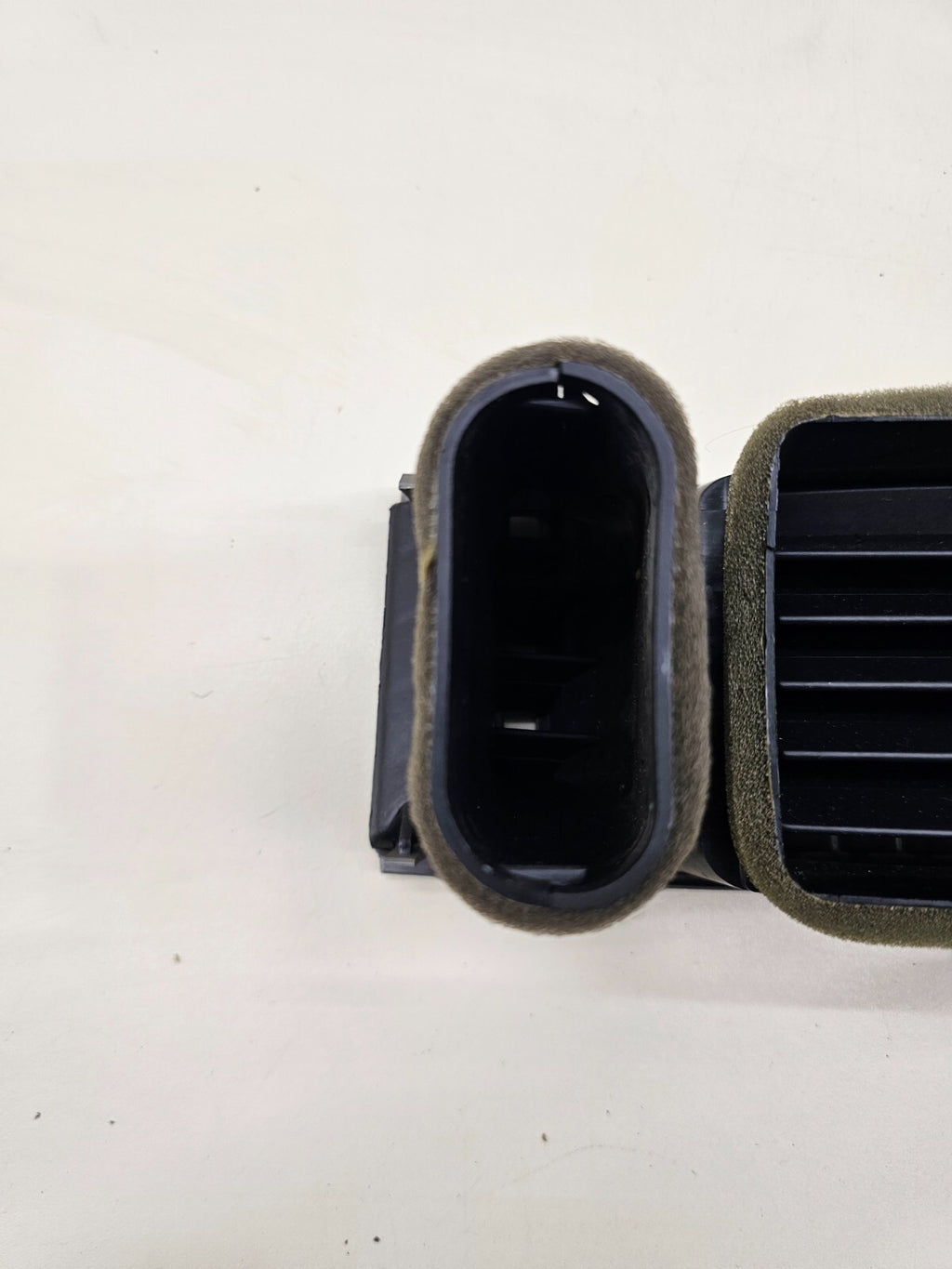 04-07 NISSAN TITAN ARMADA QX56 DASH FRONT CENTER RIGHT AIR VENT HEATER TRIM GRAY