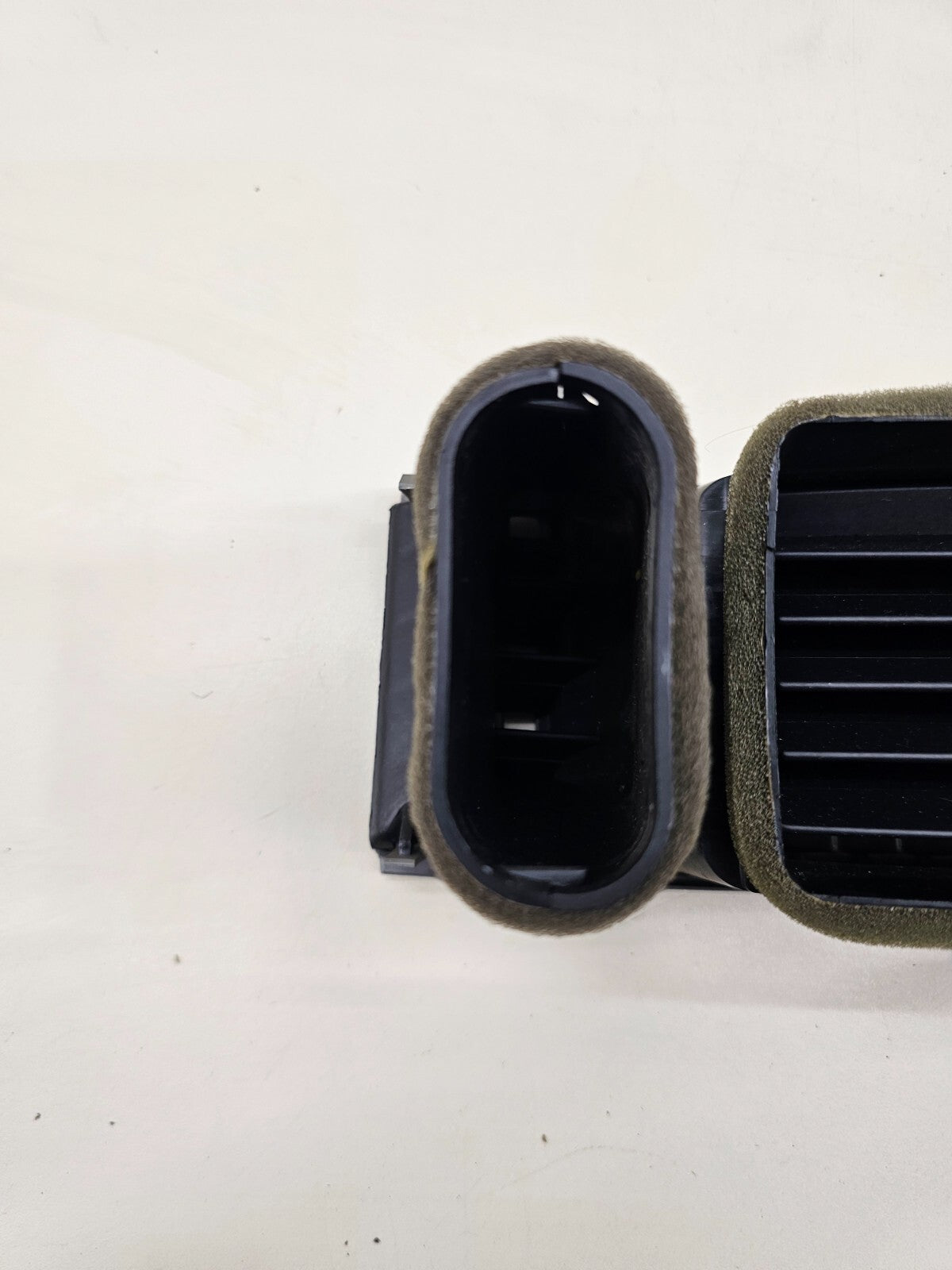 04-07 NISSAN TITAN ARMADA QX56 DASH FRONT CENTER RIGHT AIR VENT HEATER TRIM GRAY