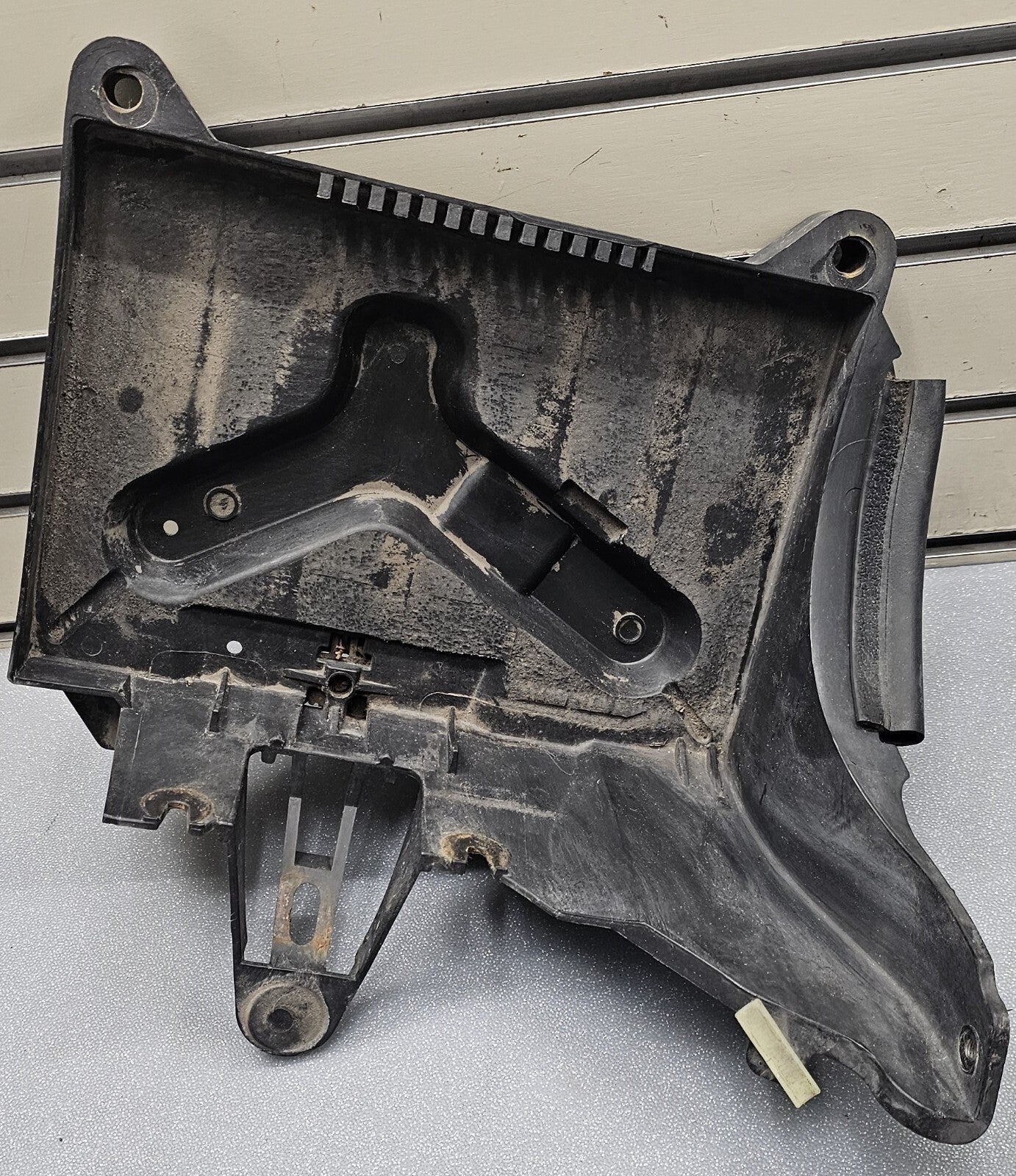🔥03-11 LINCOLN TOWN CAR GRAND MARQUIS CROWN VICTORIA BATTERY BASE SUPPORT TRAY