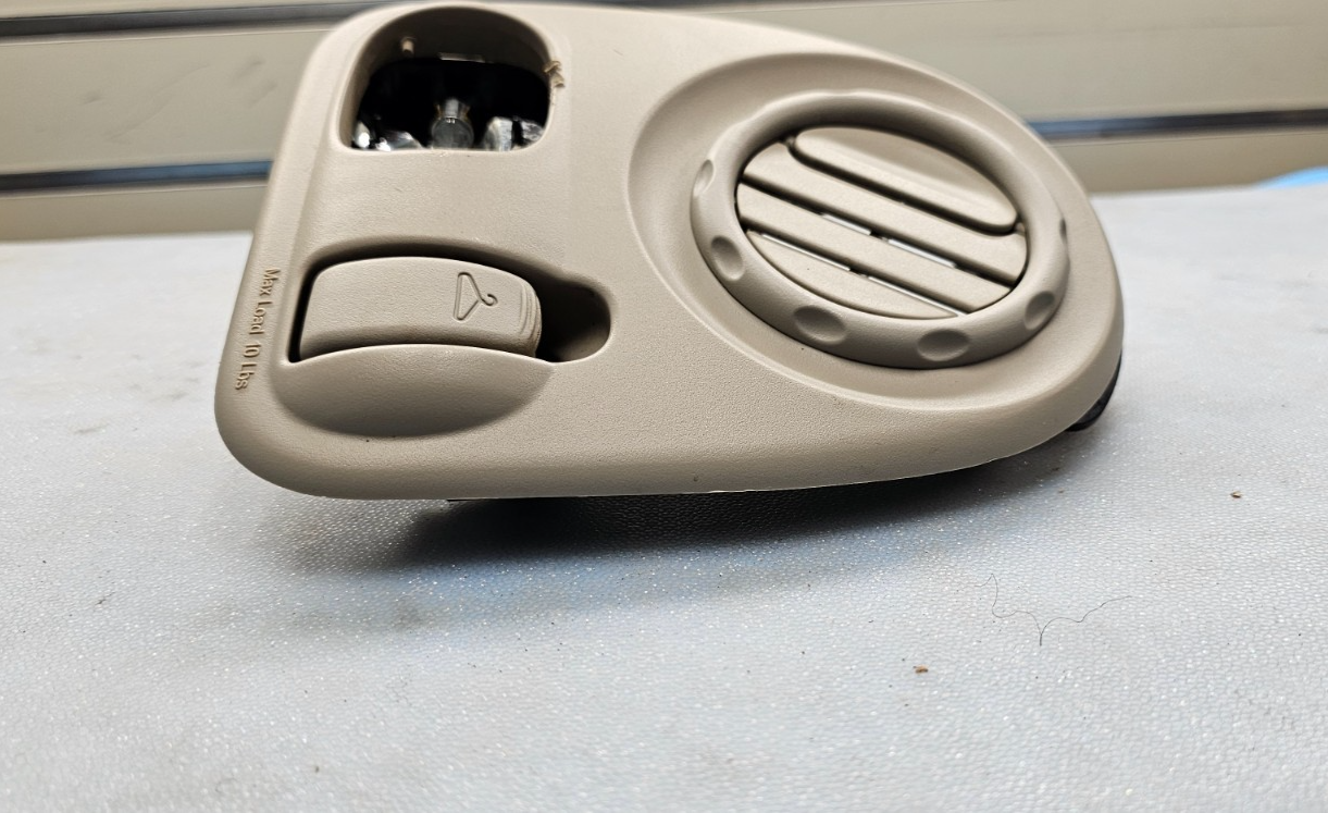 🔥2000-2008 Chrysler Grand Voyager IV Front seat light TAN OEM