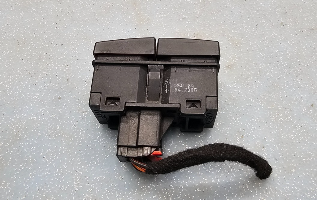 🔥05-07 FORD Focus Emergency Hazard Light Flasher Button Control Switch  BLACK