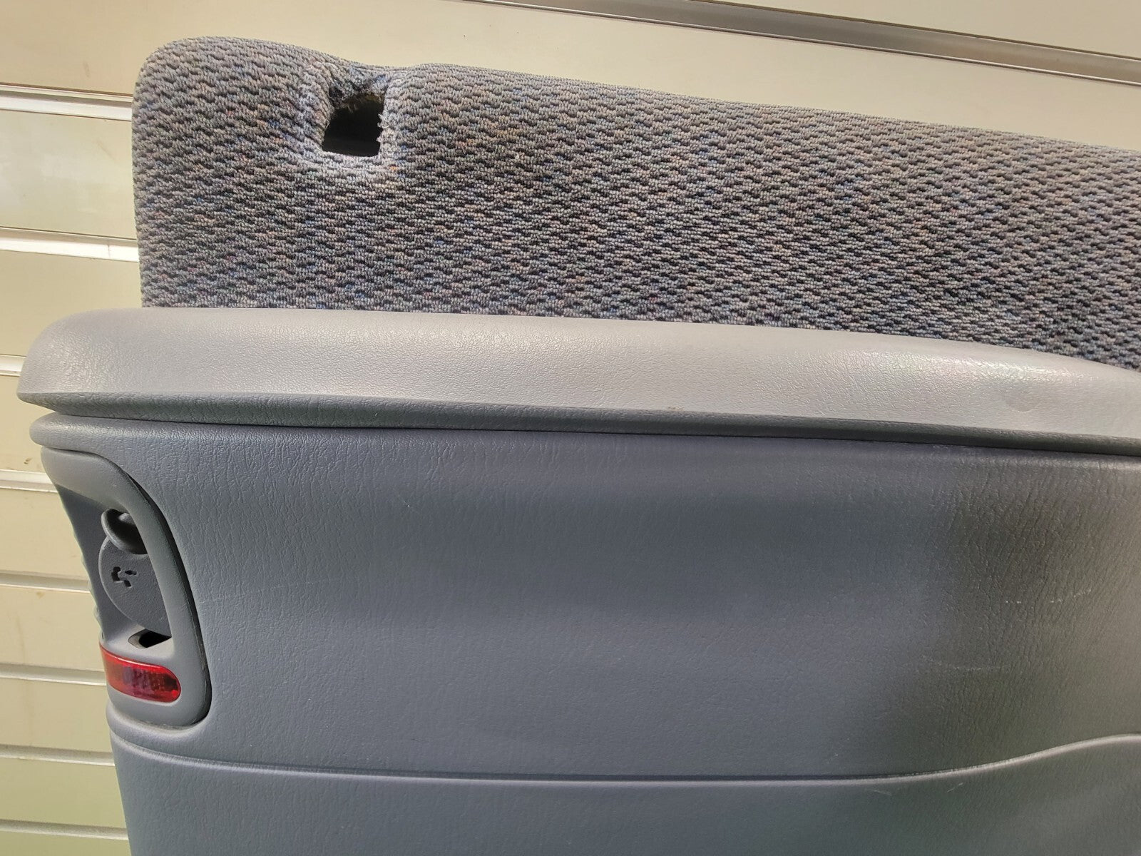 🔥96 - 00 CARAVAN VOYAGER TOWN & COUNTRY LEFT FRONT DOOR PANEL GRAY