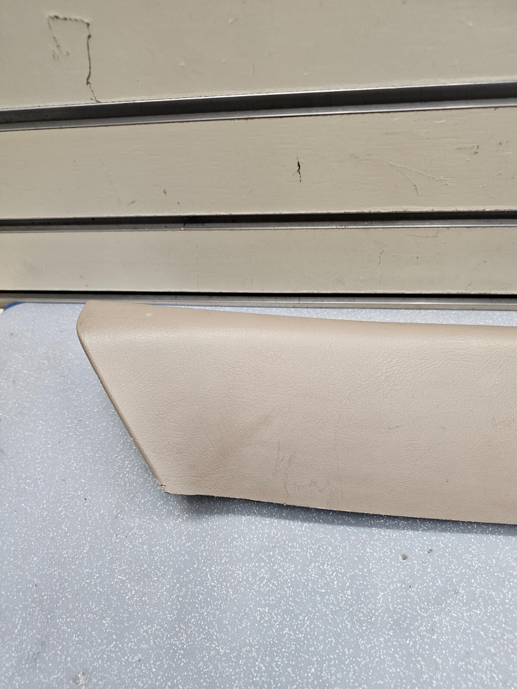99-06 SILVERADO SIERRA Roof Molding A PILLAR Trim RIGHT Pass Speak LIGHT TAN p3
