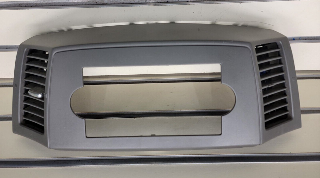 🔥2005-2007 Jeep Grand Cherokee Dash RADIO TRIM BEZEL W VENTS Gray B30