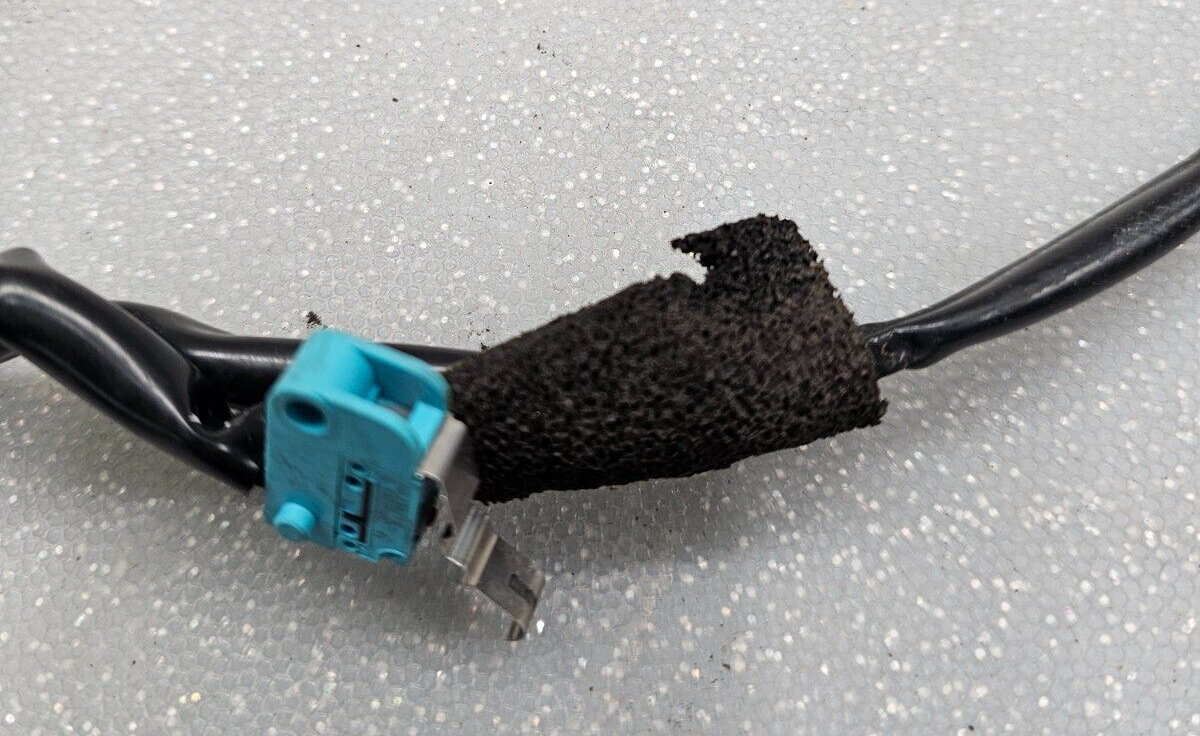 🔥2005-2010 Honda Odyssey Power Sliding Door Assembly Micro switch
