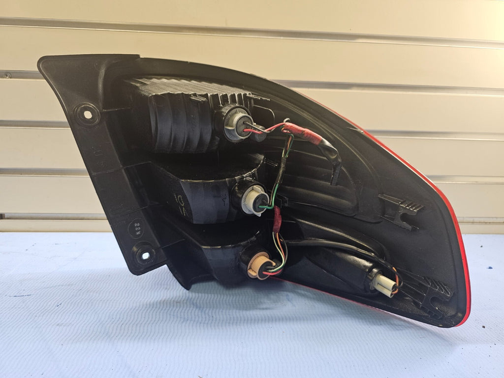 08-13 Suzuki SX4 Sedan Rear Right Passenger Tail Brake Stop Light Lamp Assembly