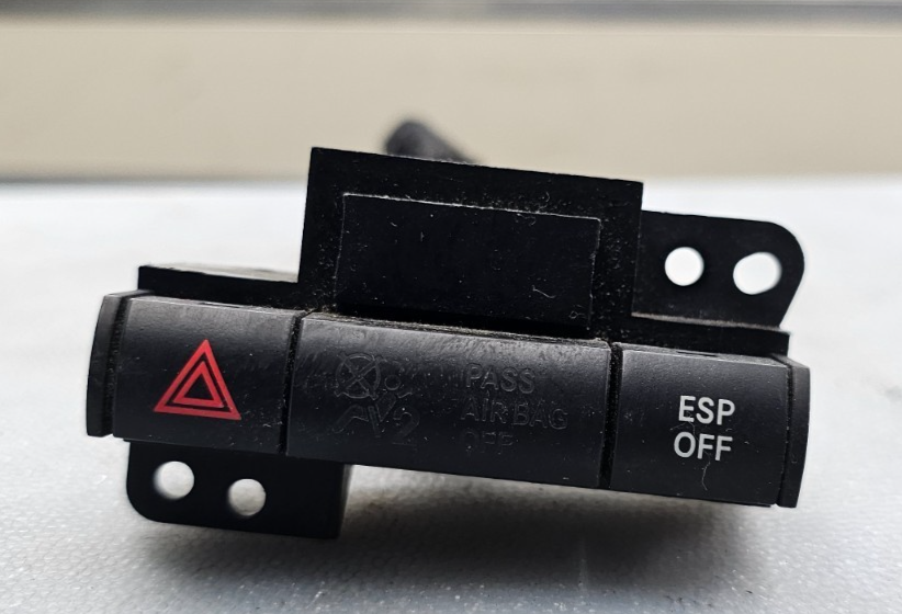 🔥05-10 Chrysler 300 Grand Caravan Hazard Warning Light Control Switch Assembly