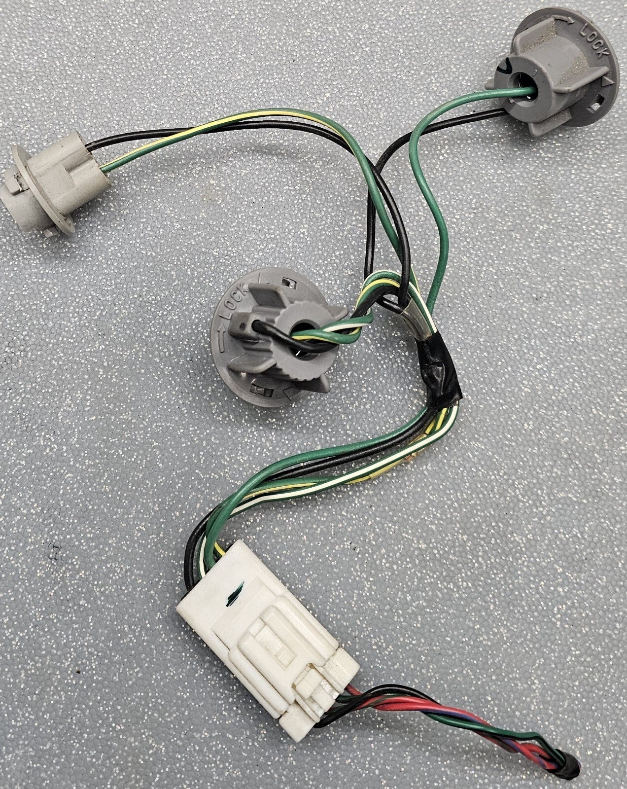 🔥2004-2006 Nissan Sentra Tail Light Break Light wire Wiring Harness Bulb Socket
