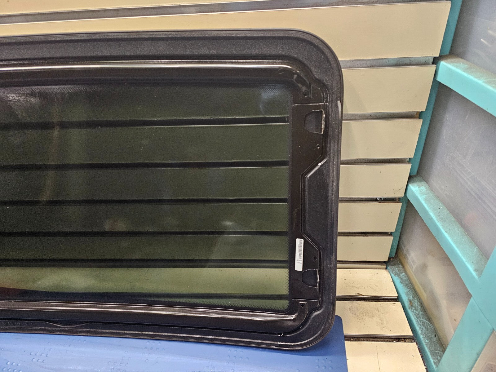 2003-2011 LINCOLN TOWN CAR YEAR SPECIFIC FACTORY SUNROOF GLASS LID ASSEMBLY OEM