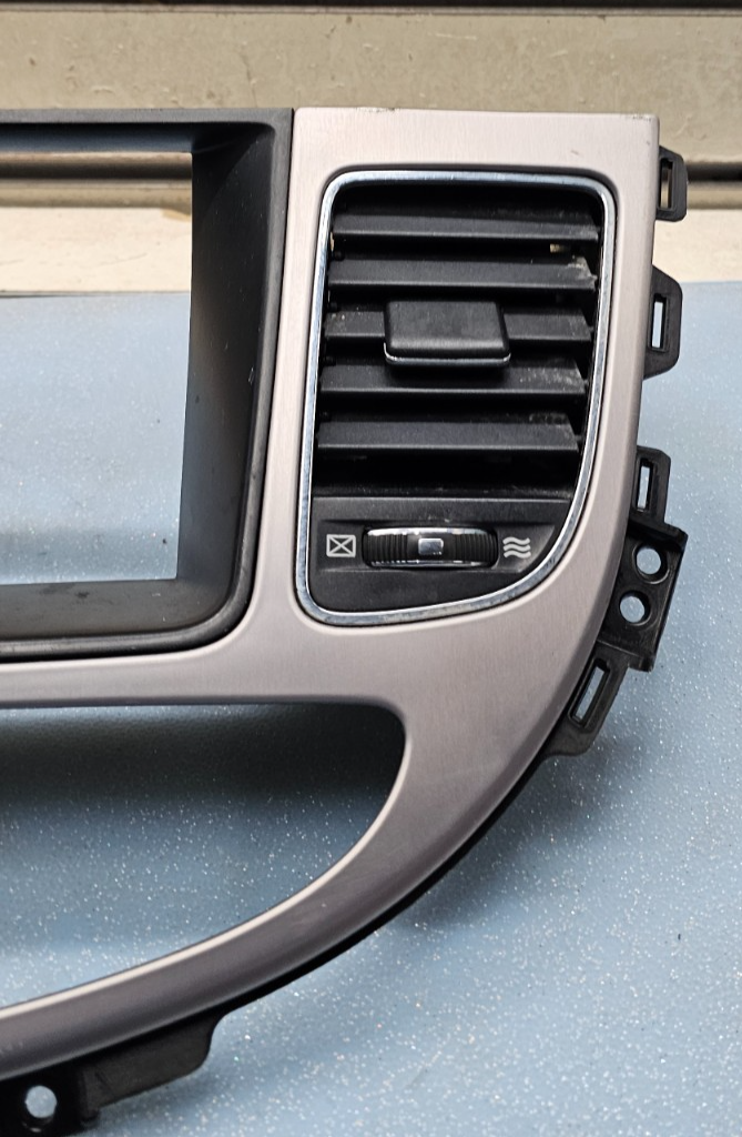 🔥2009-2014 Hyundai Genesis Center Trim Radio Bezel Air Vent Panel Silver