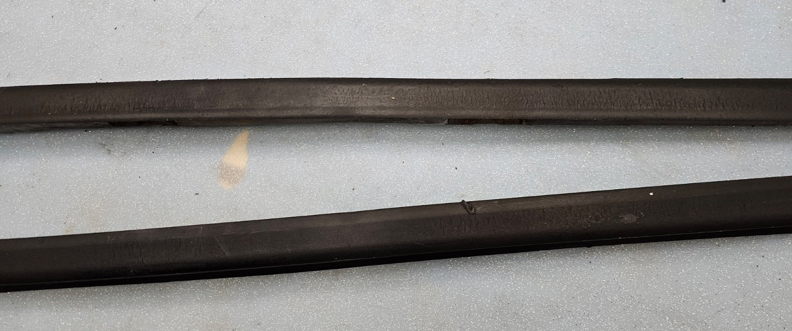 🔥04-08 CHRYSLER PACIFICA LEFT & RIGHT A PILLAR WINDSHIELD MOLDING MOPAR GENUINE