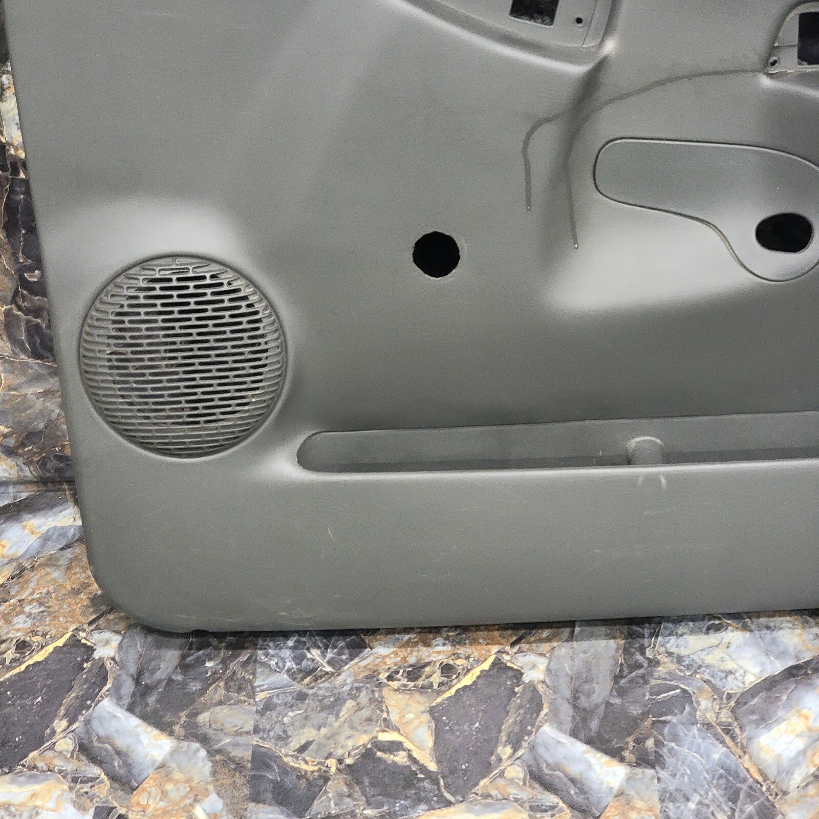 99-06 Silverado SIERRA Door Panel Front RIGHT Passenger No Arm DK GRAY manual D3