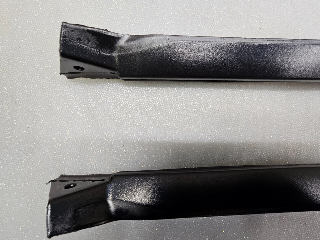 05-10CHRYSLER 300 CHARGER MAGNUM LEFT &RIGHT WINDSHIELD SRT8 SRT PILLAR MOLDING