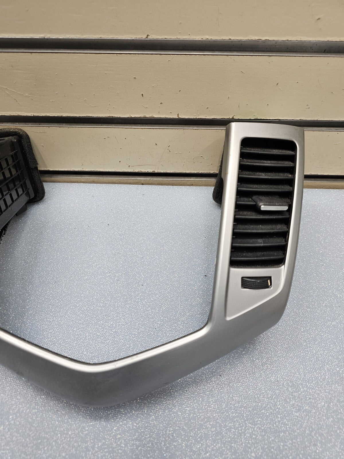 🔥2011 - 2015 Chevrolet Cruze Center Dash Air Vent Bezel trim silver