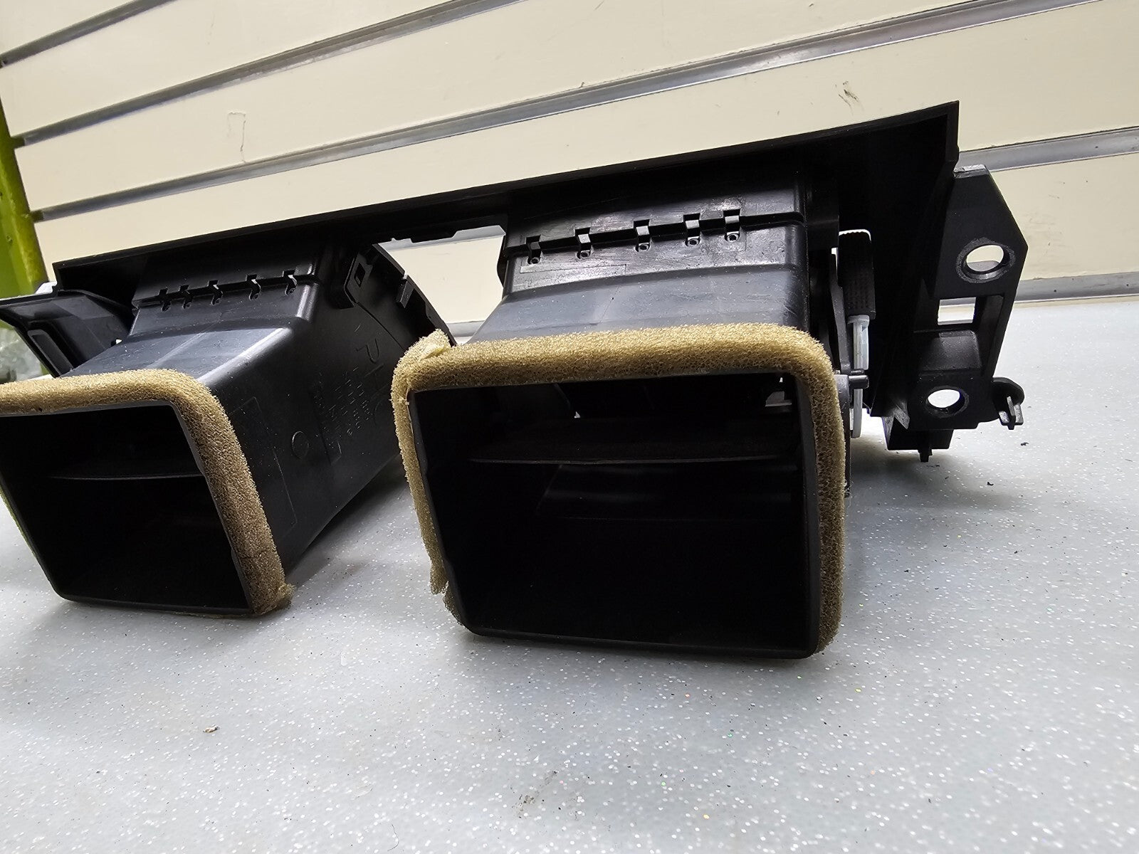 🔥06-11 Cadillac DTS Dash Center Air Vent Heater Filter Trim Bezel Conditioner