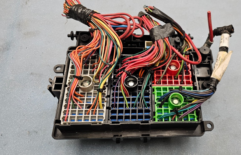🔥06-07 Chevy Silverado Sierra Power Module Engine Unit Fuse Relay Box Junction