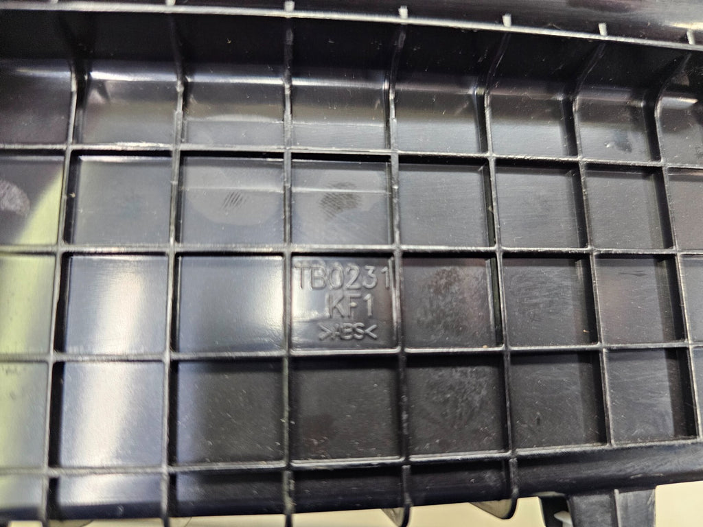 10-11 KIA SOUL PLUS CENTER DASH FM RADIO STEREO DISPLAY TRIM PANEL BEZEL DK GRAY