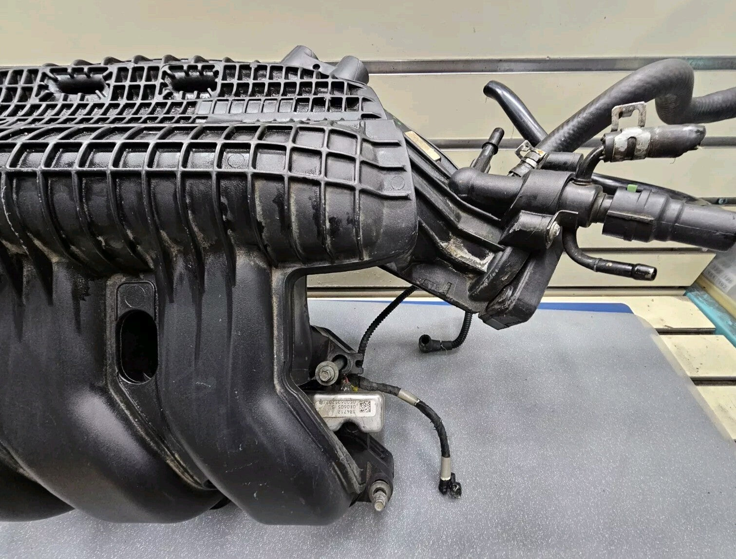 🔥05-07 Ford 500 Freestyle Upper Intake Manifold 3.0L Plenum OEM