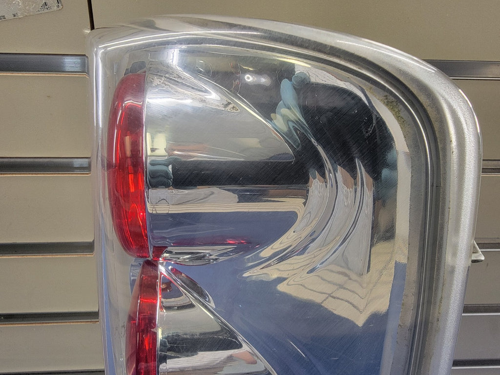 🔥02-06 Cadillac Escalade Base Sport Tail Light LAMP LEFT DRIVER Chrome Assembly