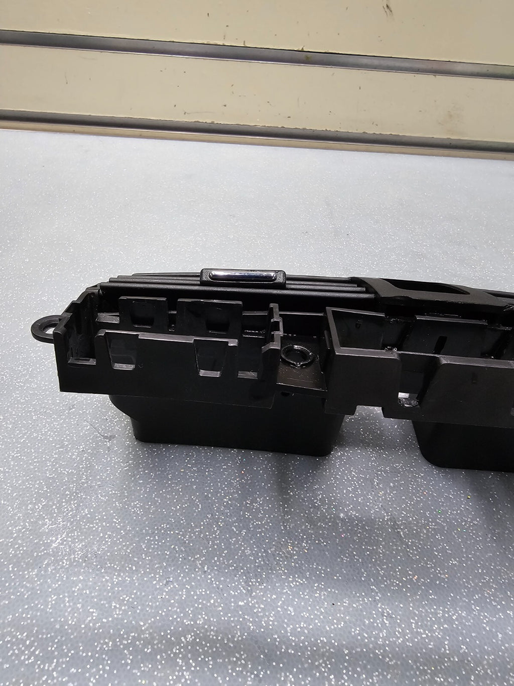 🔥05-06 Chevrolet Equinox Pontiac Torrent Front Dash Hazard AC Air Vent Grill