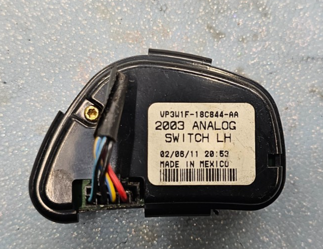 🔥03-07 Lincoln Town Car Steering Wheel Control Cruise Control Switch Trim Black