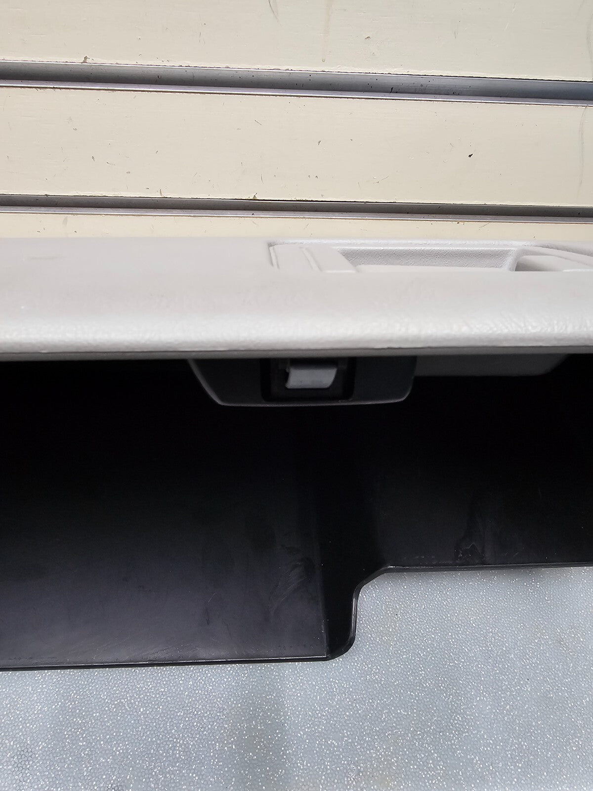 🔥05-07 Ford F250 F350 Super Duty Glove Box Storage Compartment LIGHT GRAY G10