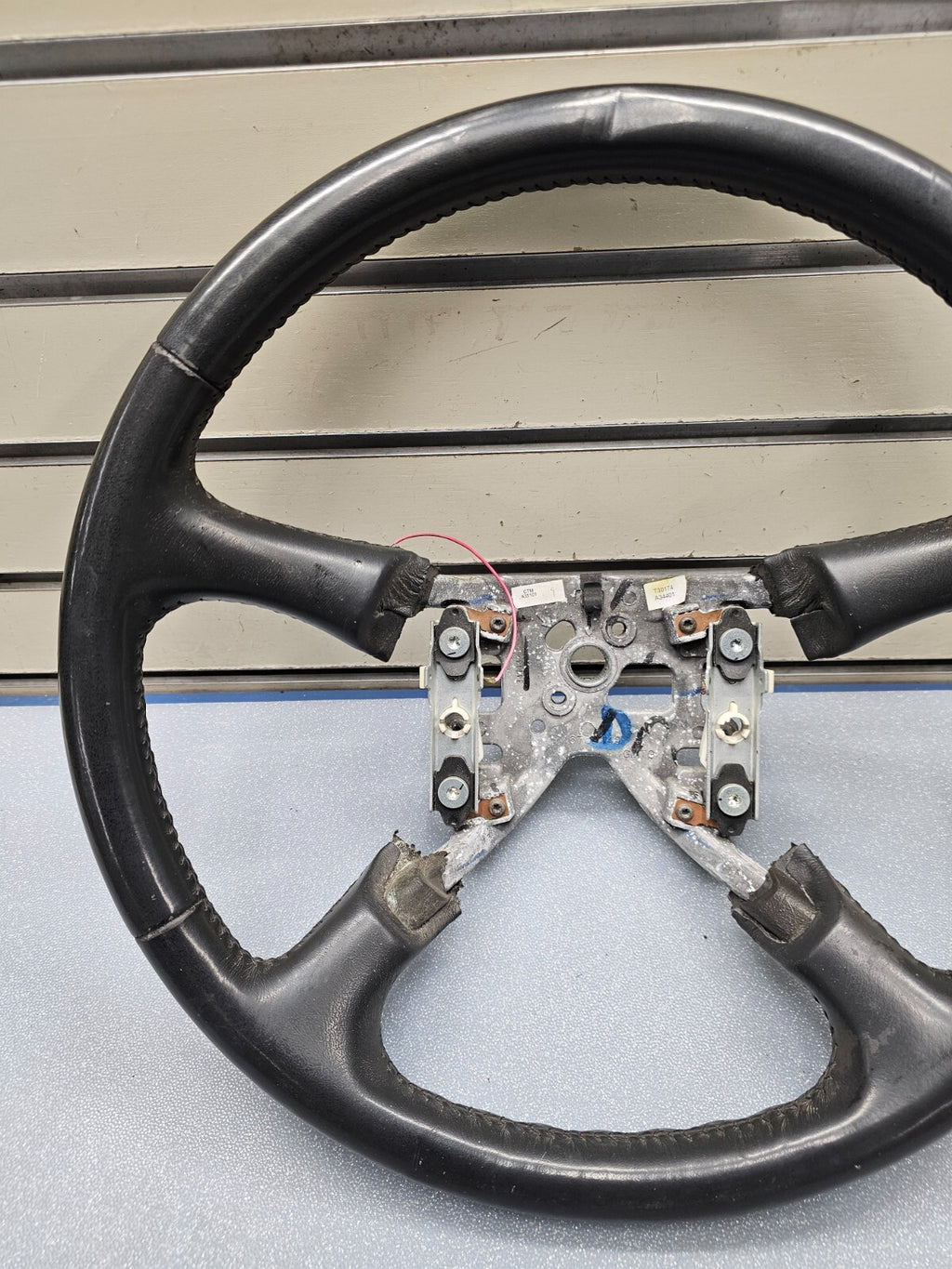 99-02 Chevy Silverado Tahoe Suburban Blazer SONOMA Steering Wheel Leather black