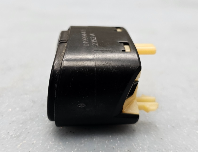 🔥03-09 YUKON SIERRA Rainier CALL SOURCE SWITCH Steering Wheel Control Button 