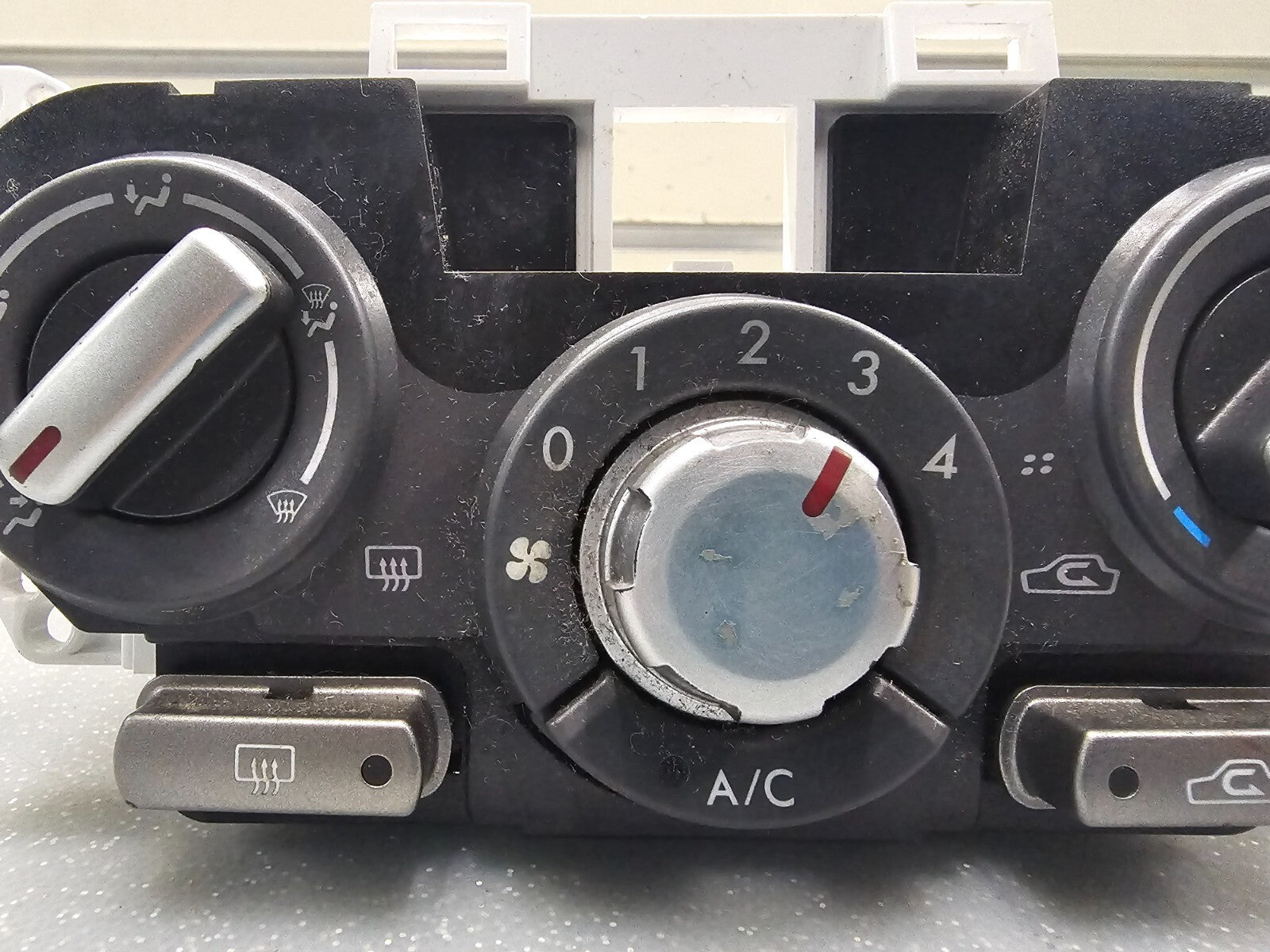 09-13 Subaru Forester Dash AC Heater Temperature Climate Control Air Conditioner