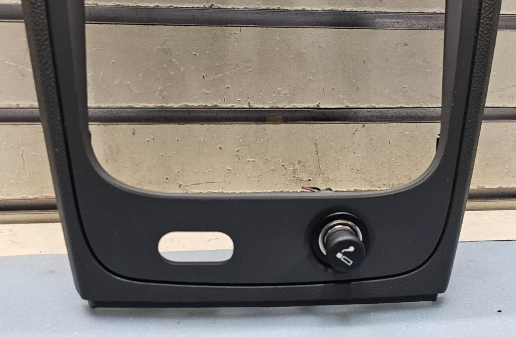 🔥2006-2011 Chevrolet HHR Center Dash Radio Trim w Vents B37 black