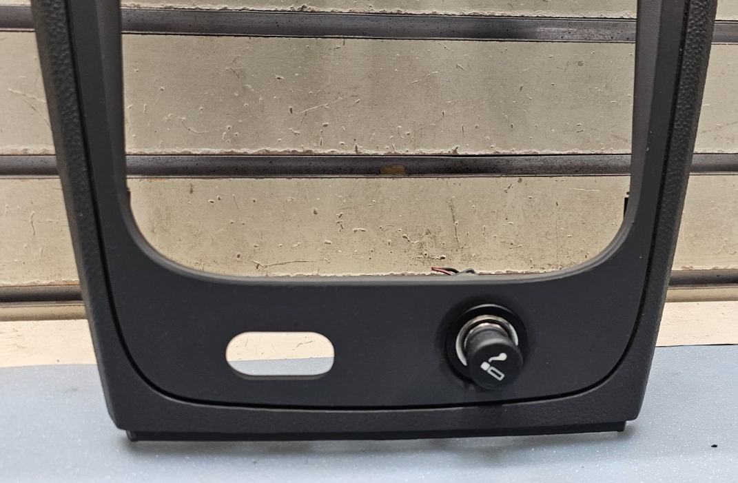 🔥2006-2011 Chevrolet HHR Center Dash Radio Trim w Vents B37 black