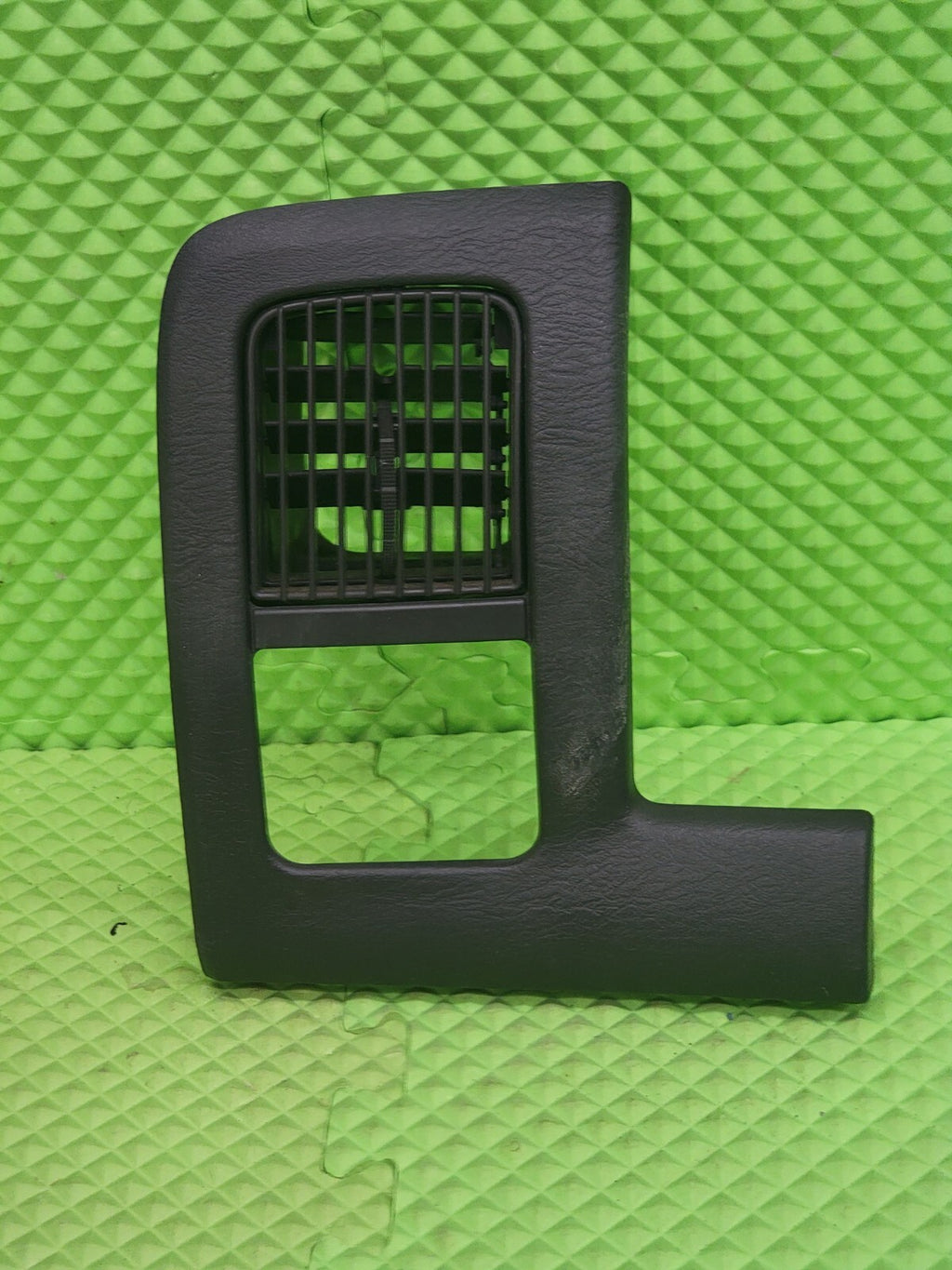 02-05 Dodge RAM Front Left Driver Side A/C Heat Air Vent Taupe BLACK VT7