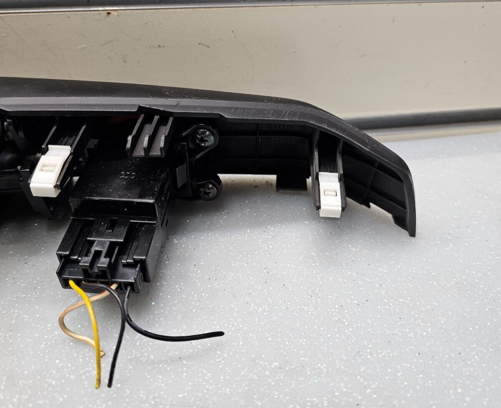 🔥2007-2012 Hyundai Veracruz Driver Left Center Dash AIR Vent