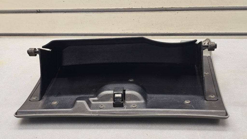 🔥01-07 CARAVAN TOWN COUNTRY VOYAGER DASH GLOVE BOX COMPARTMENT ASSEMBLY