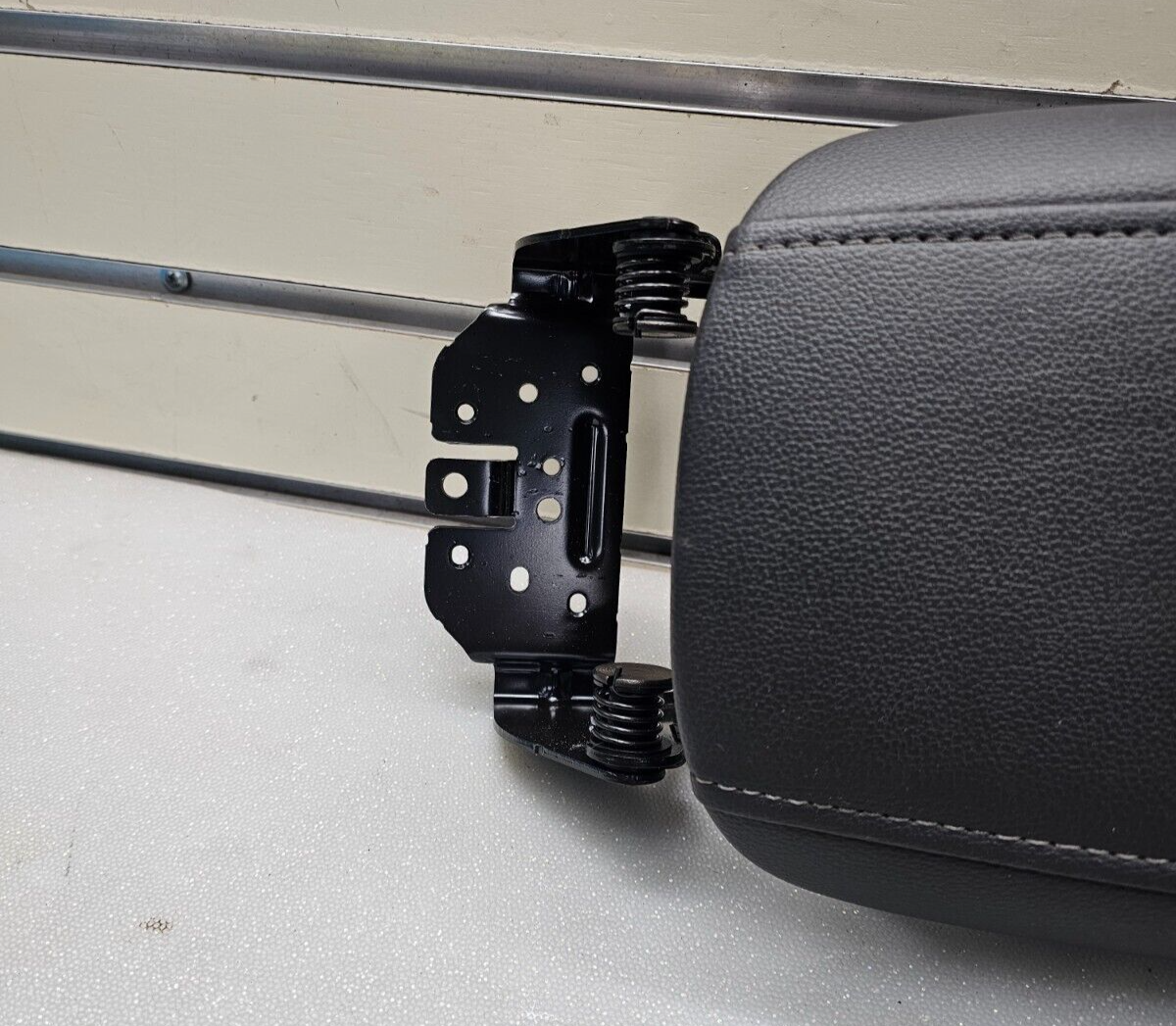 🔥13-16 Ford Fusion Front Center Console Lid Armrest Leather Cover Top Pad Black