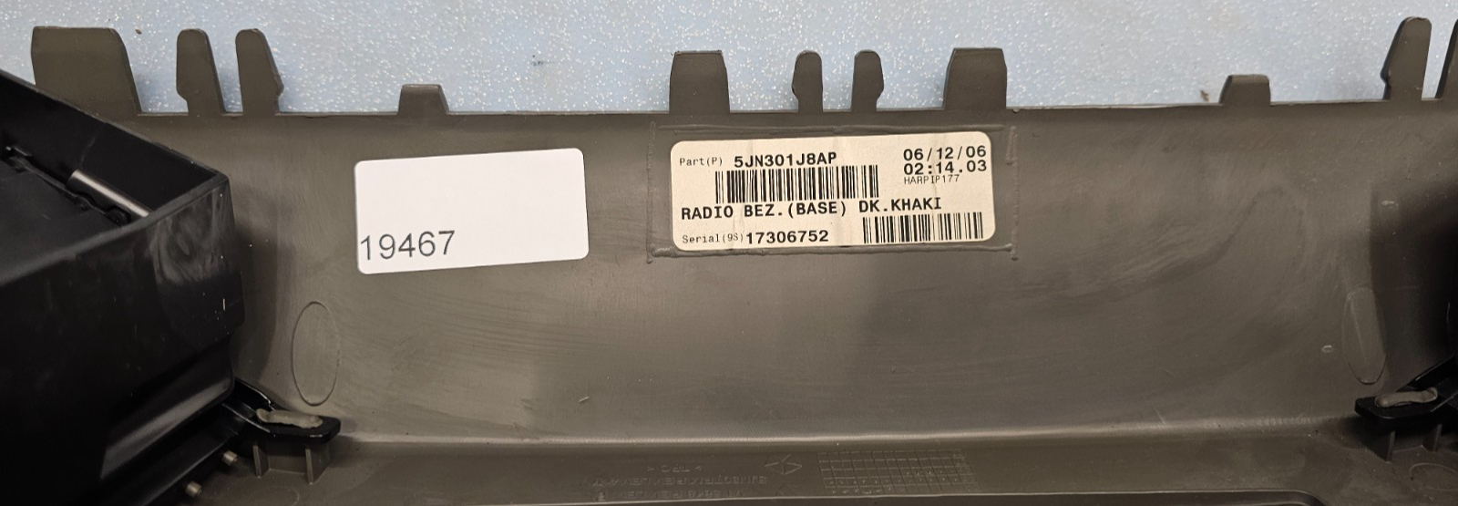 🔥05-07 Grand Cherokee Center Dash AM FM RADIO STEREO TRIM BEZEL PANEL Gray B30
