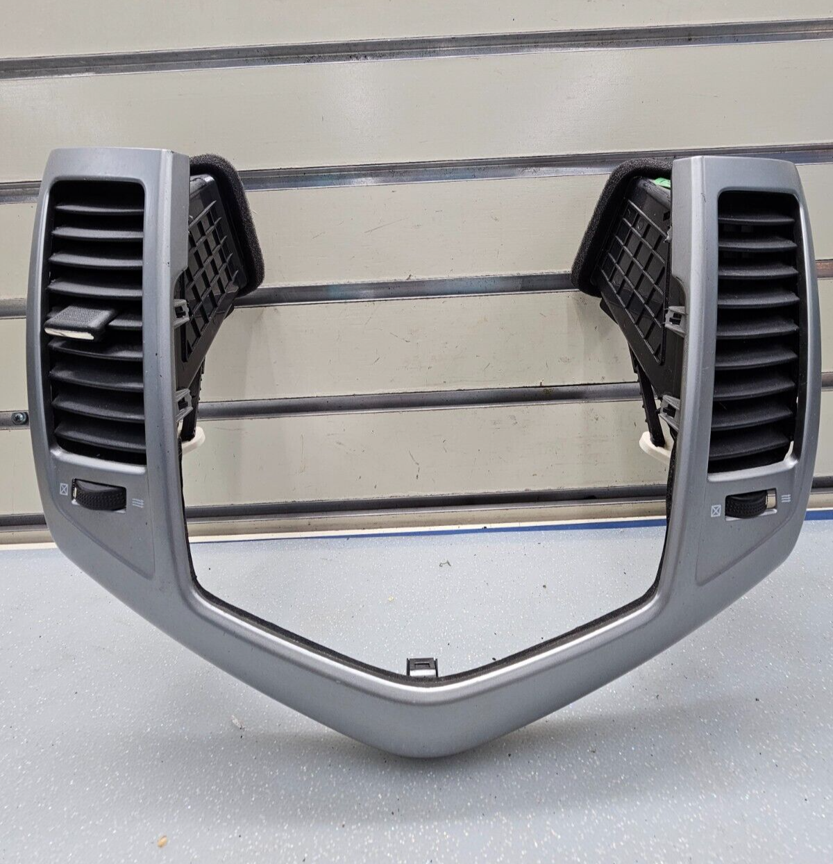 🔥2011 - 2015 Chevrolet Cruze Center Dash Air Vent Bezel trim silver