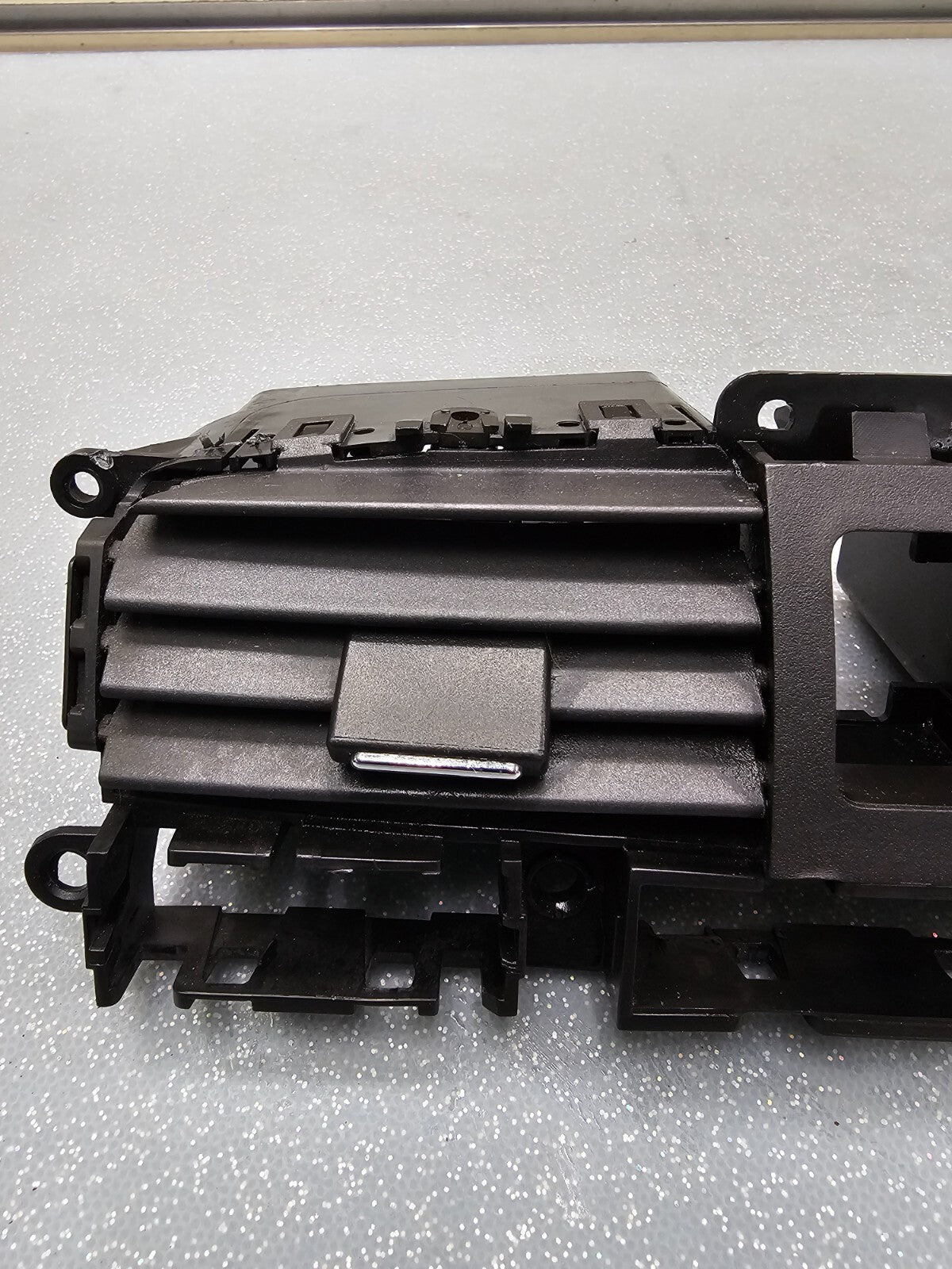 🔥05-06 Chevrolet Equinox Pontiac Torrent Front Dash Hazard AC Air Vent Grill