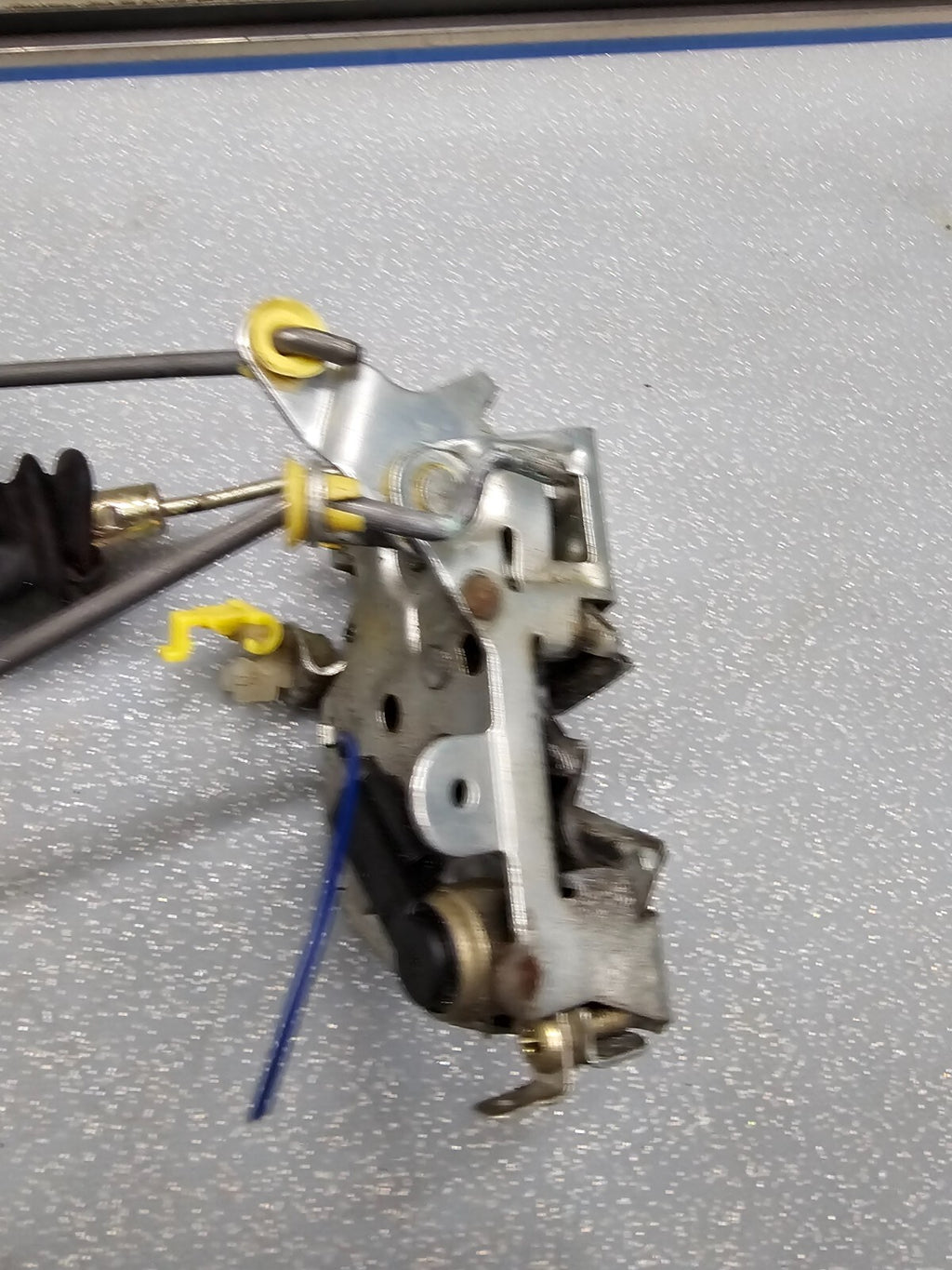 🔥2003-2011 LINCOLN TOWN CAR LEFT HAND REAR DOOR LOCK LATCH ACTUATOR ASSEMBLY