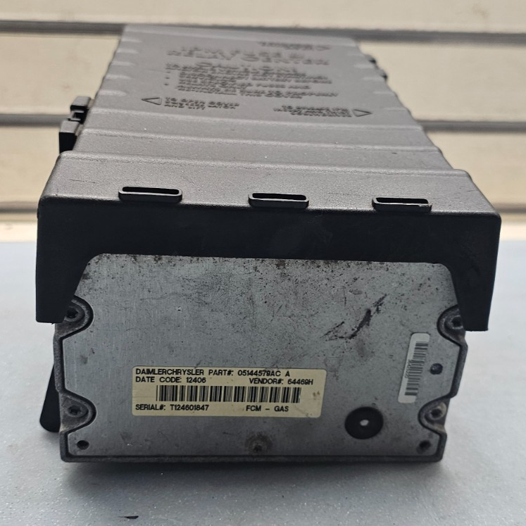 🔥06-07 Grand Caravan Town Country Fuse Box Relay Control Module TPIM Junction