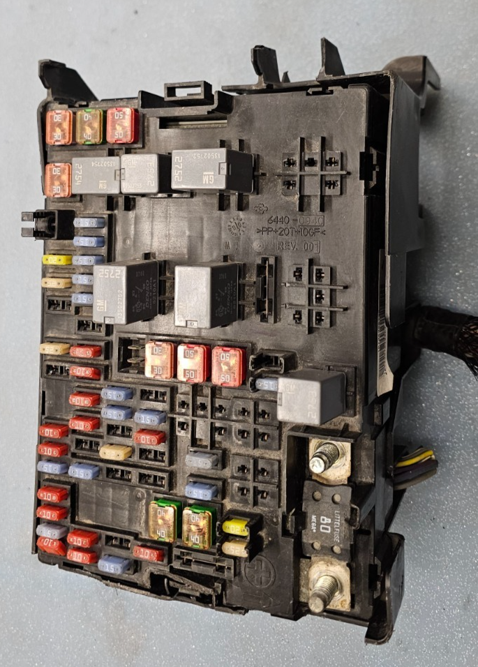🔥07-09 Equinox Torrent Engine Fuse Relay Box Control Junction Module TIPM Unit