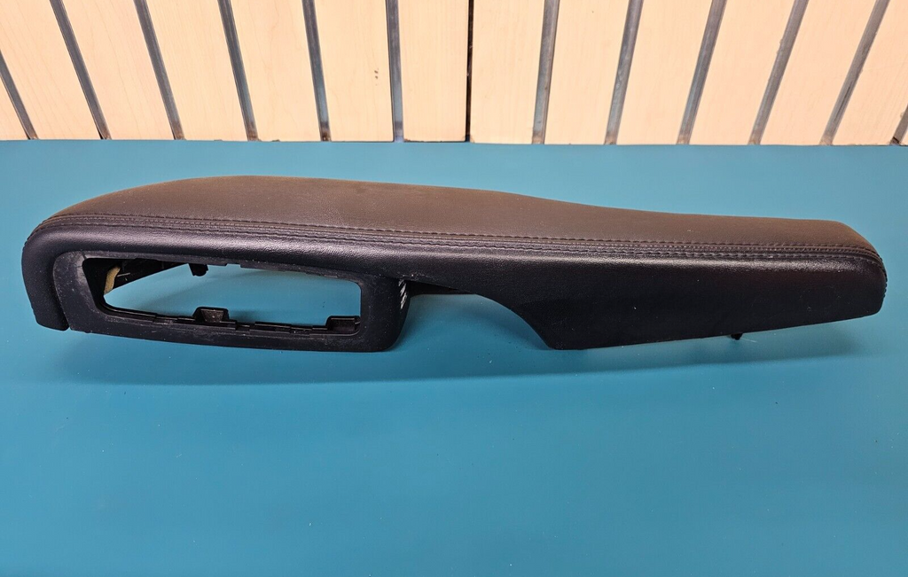 17-20 CHRYSLER PACIFICA FRONT LEFT DRIVER DOOR TRIM PANEL HANDLE ARM REST BLACK