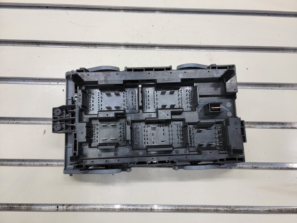🔥 2007-2009 Tahoe Suburban Yukon Fuse Box Module A215 gray grey