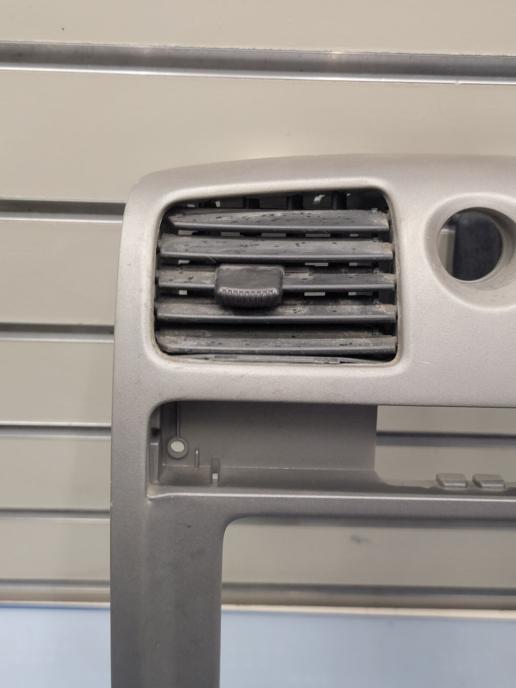 🔥2004-2012 CHEVY COLORADO GMC CANYON CENTER DASH RADIO VENT BEZEL SILVER