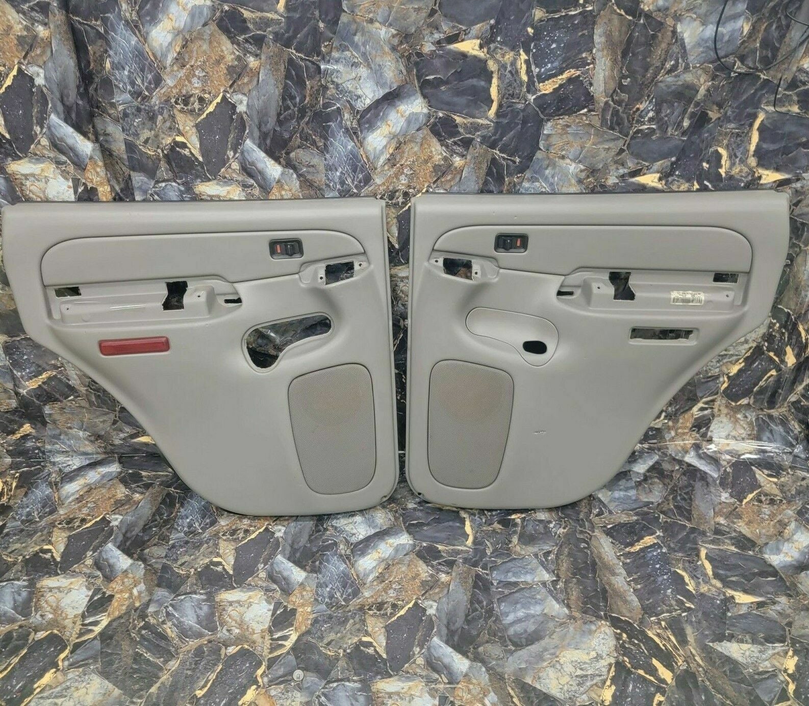 🔥99-06 Silverado YUKON Door Panel Rear LEFT - RIGHT Set /No Arm LIGHTGRAY H2 D7